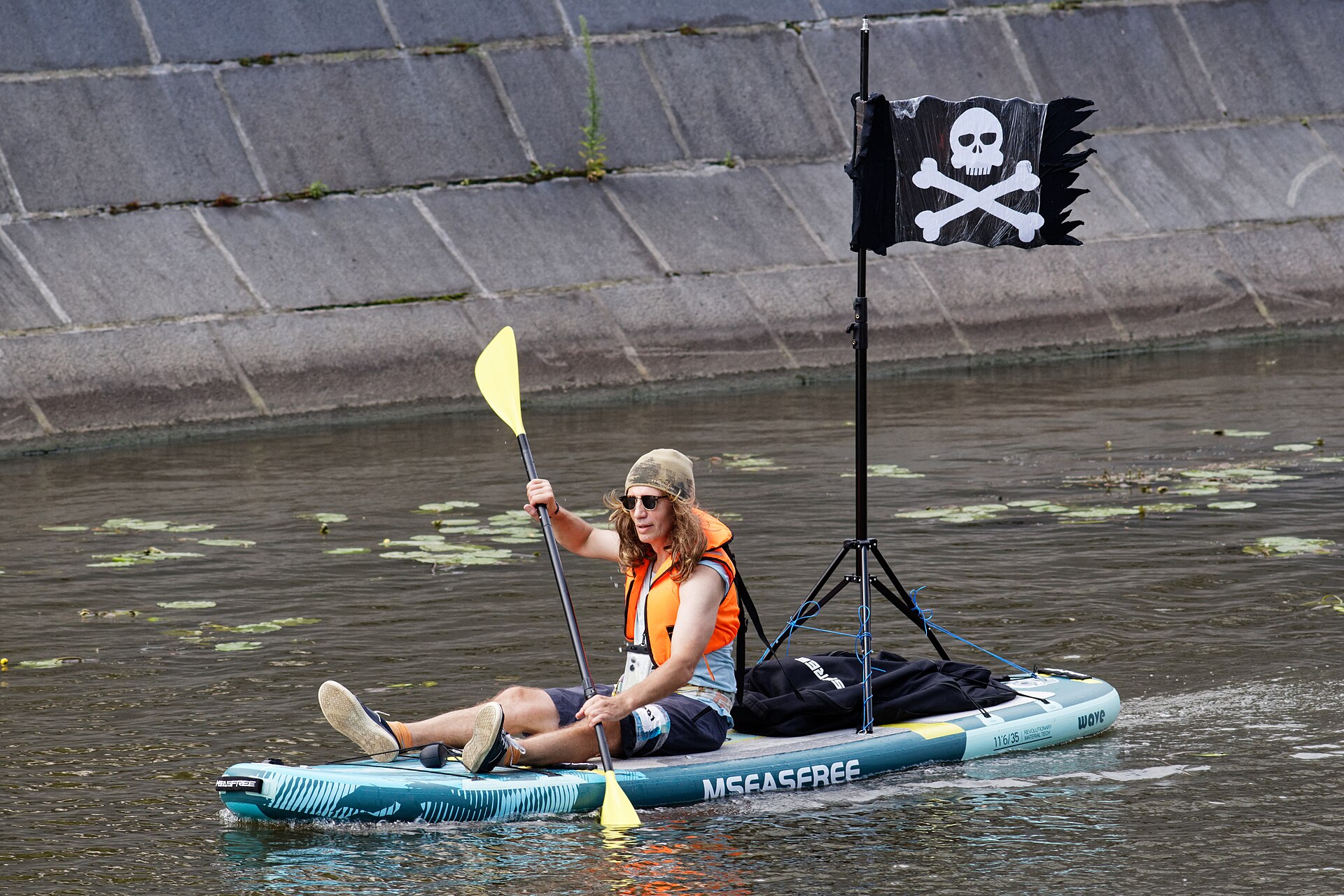 Moscow, 2025-07-13 paddleboarding event - pirate 01